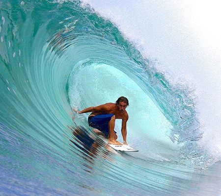 Adrien Valéro surfeur pro canaulais et moniteur de surf
