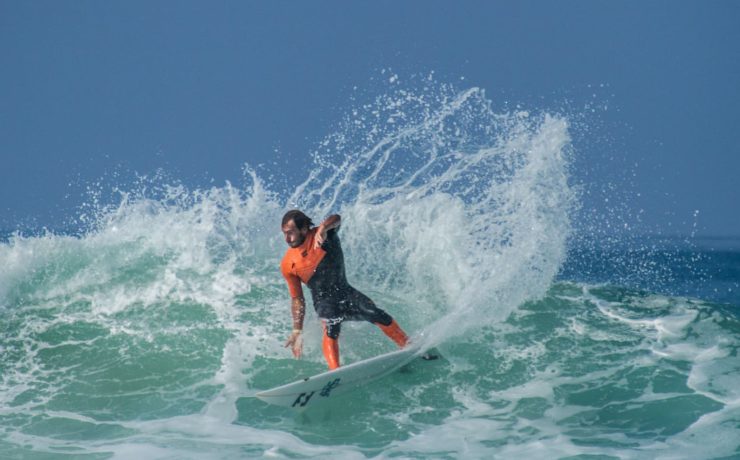 surfeur sur une vague